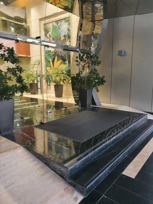 Lovely 3 Bedroom Front Appartamento *